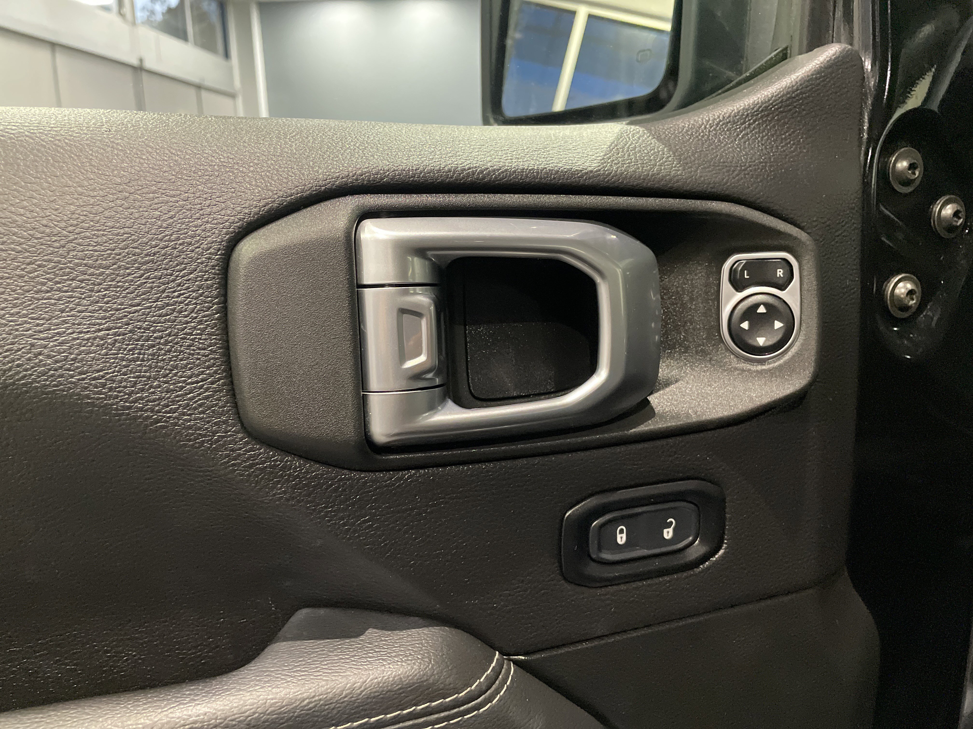 Used 2022 Jeep Wrangler Unlimited Sahara w/ Cold Weather Group image 15