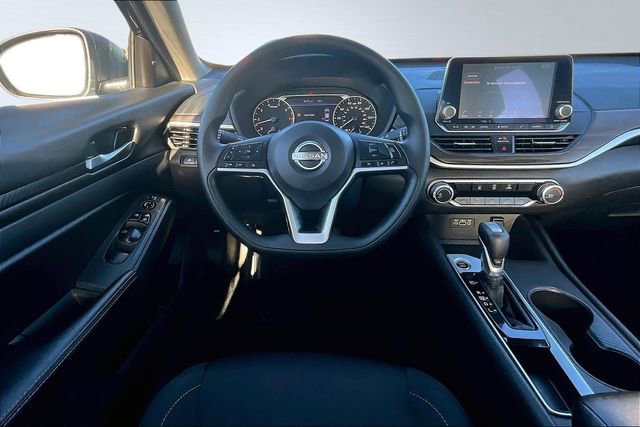 Used 2025 Nissan Altima 2.5 SV image 8