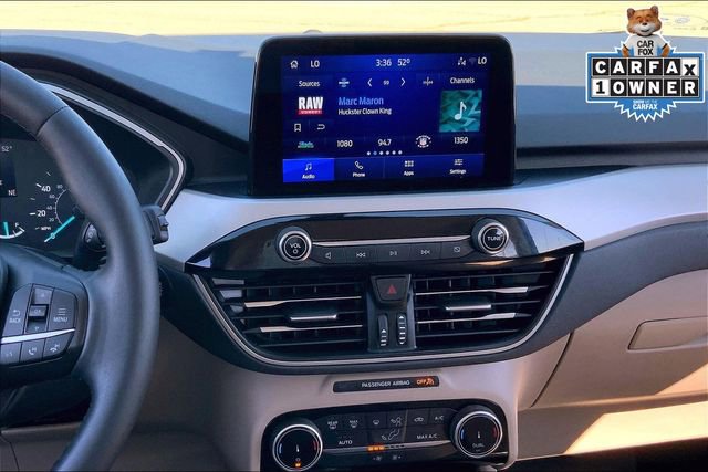 Used 2022 Ford Escape SE w/ SE Sport Appearance Package image 6