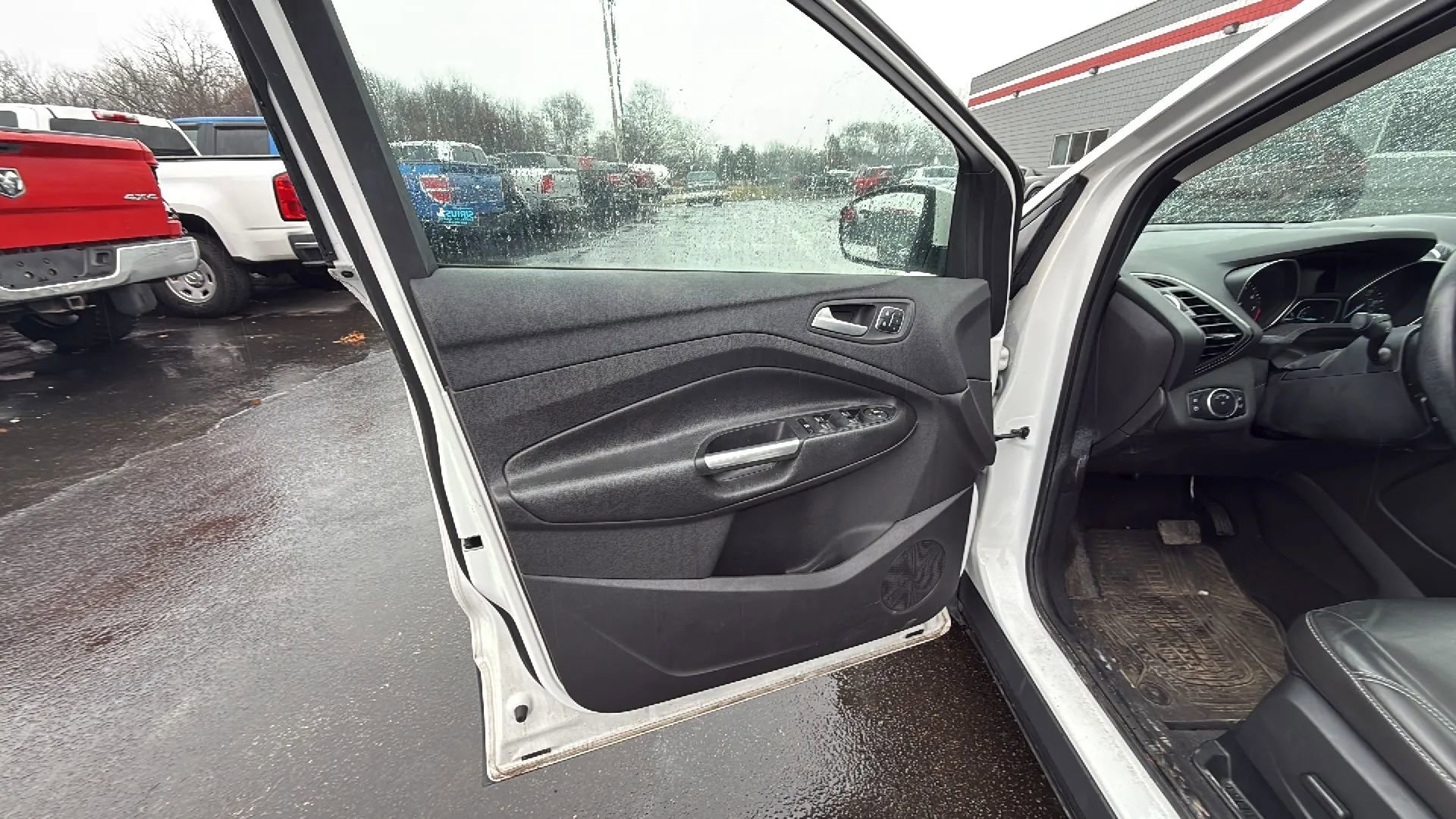 Used 2016 Ford Escape Titanium image 10