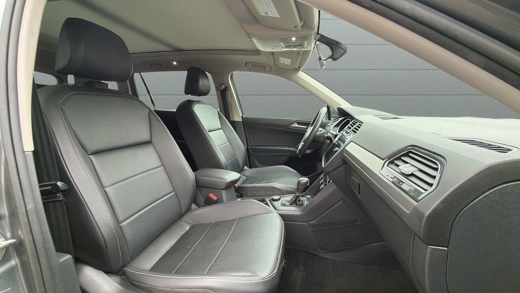 Used 2020 Volkswagen Tiguan SE AWD/4WD image 30