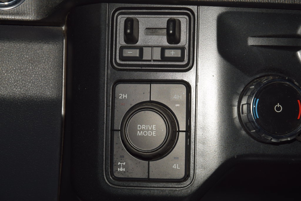 Used 2024 Ford F350 Platinum w/ FX4 Off-Road Package AWD/4WD image 33