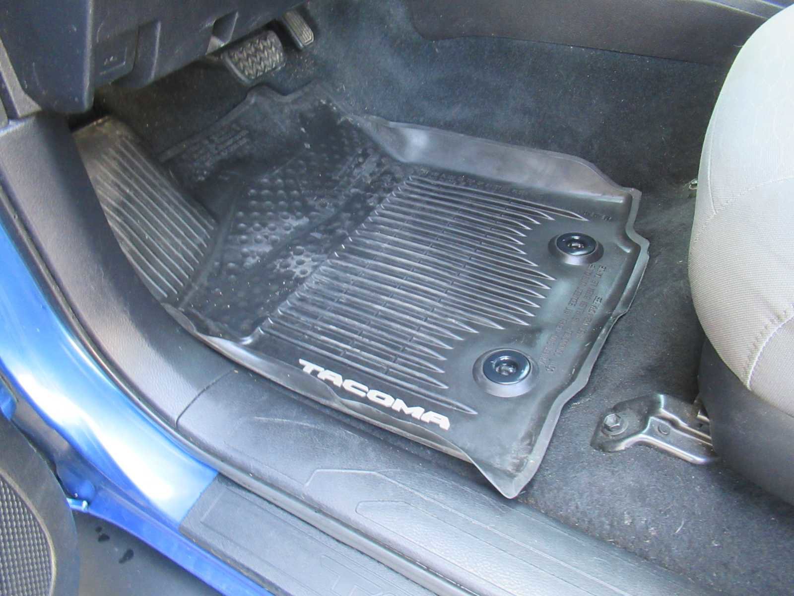 Used 2016 Toyota Tacoma SR5 w/ Towing Package image 20