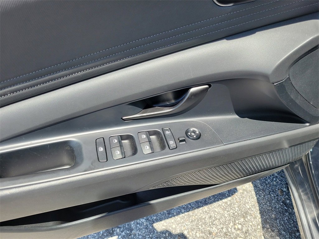 Used 2025 Hyundai Elantra Sport image 7