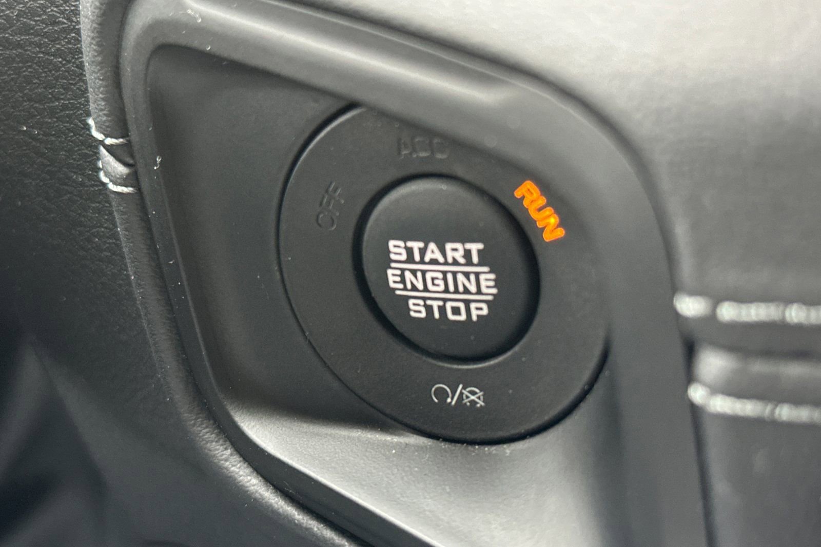 Used 2025 Jeep Wrangler Sahara image 22