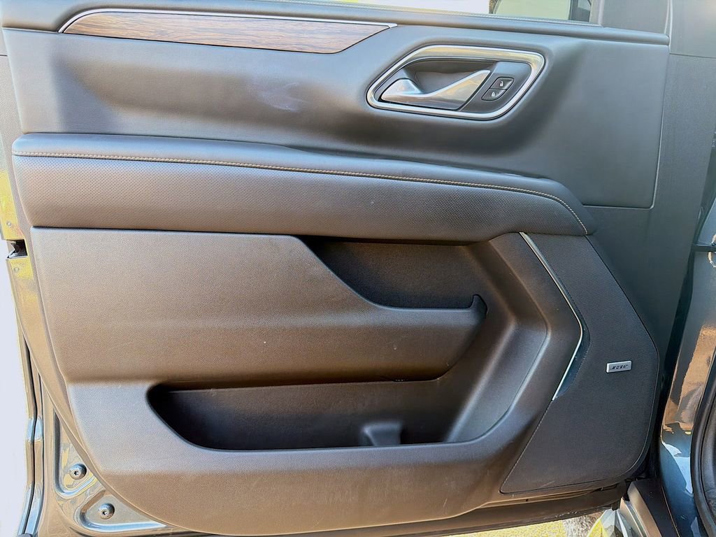 Used 2021 Chevrolet Tahoe Premier w/ Premium Package image 22