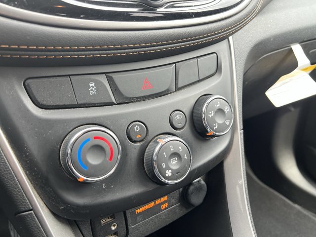 Used 2022 Chevrolet Trax LT w/ Driver Confidence Package AWD/4WD image 11