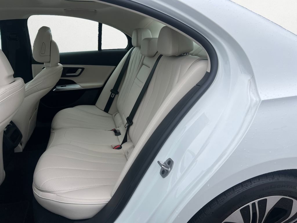 Used 2025 Mercedes-Benz E 350 4MATIC Sedan image 13