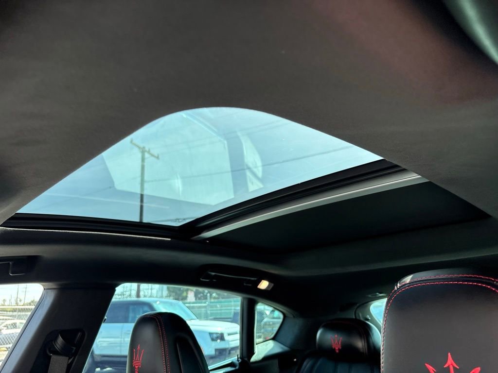 Used 2024 Maserati Levante GT Ultima image 10