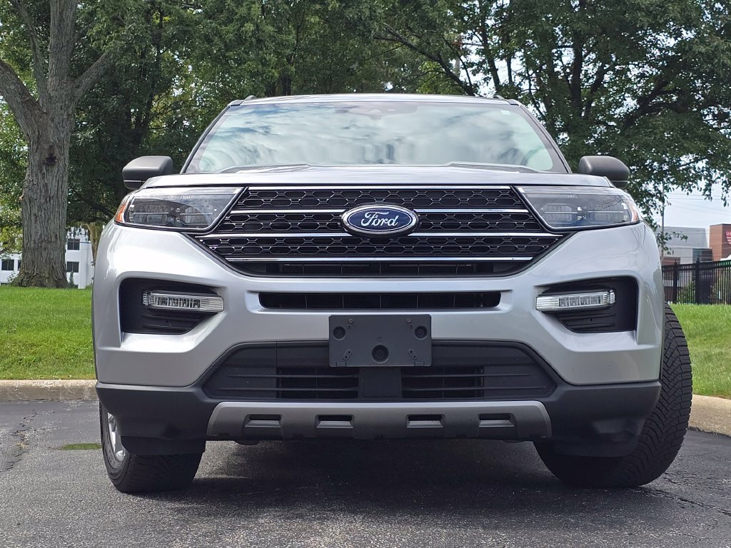 Used 2020 Ford Explorer XLT w/ Equipment Group 202A AWD/4WD image 2