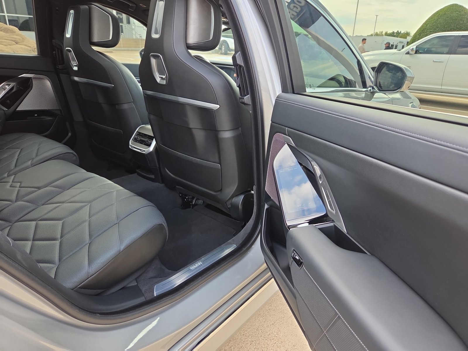 Used 2024 BMW i7 eDrive50 RWD image 27