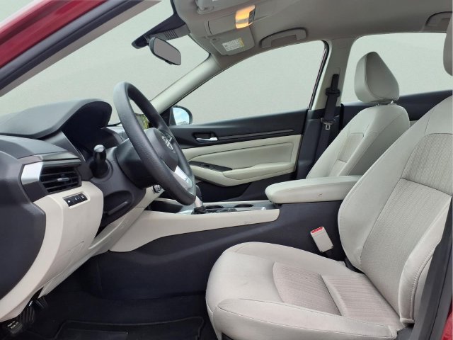 Used 2025 Nissan Altima 2.5 SV FWD image 21