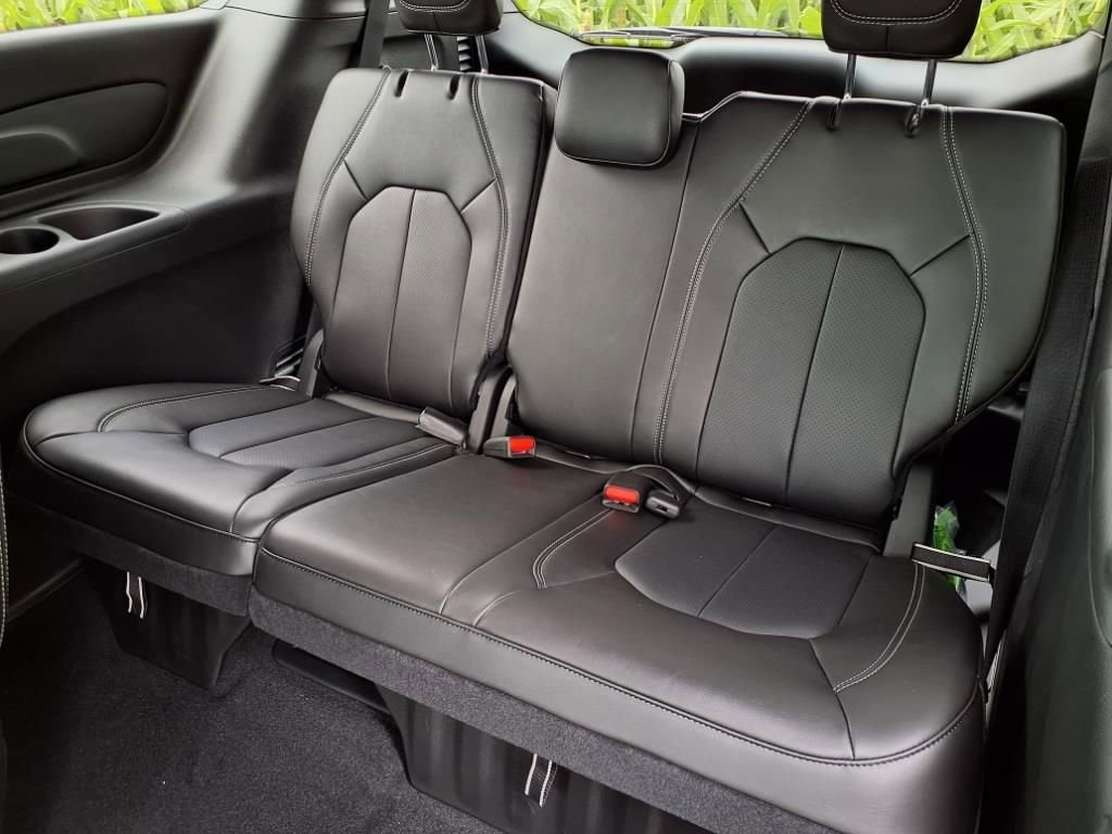 New 2025 Chrysler Pacifica Select image 9