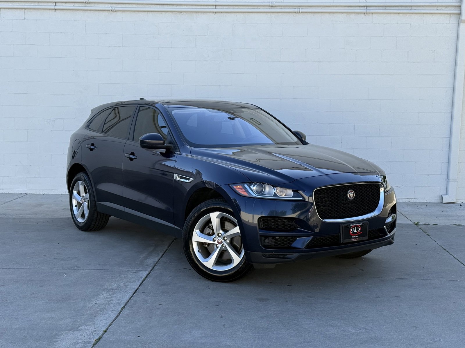 Used 2018 Jaguar F-PACE Premium image 1
