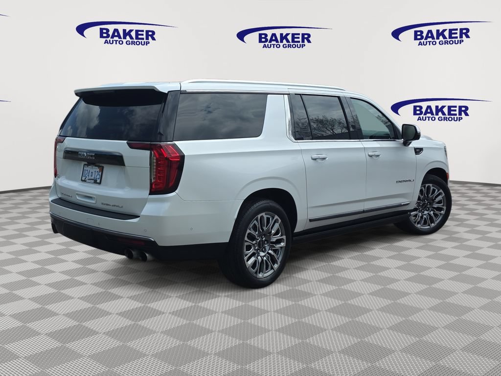 Used 2023 GMC Yukon XL Denali Ultimate AWD/4WD image 5
