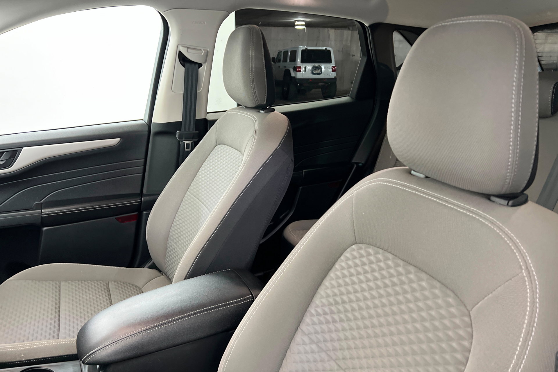 Used 2022 Ford Escape SE w/ Cold Weather Package image 17