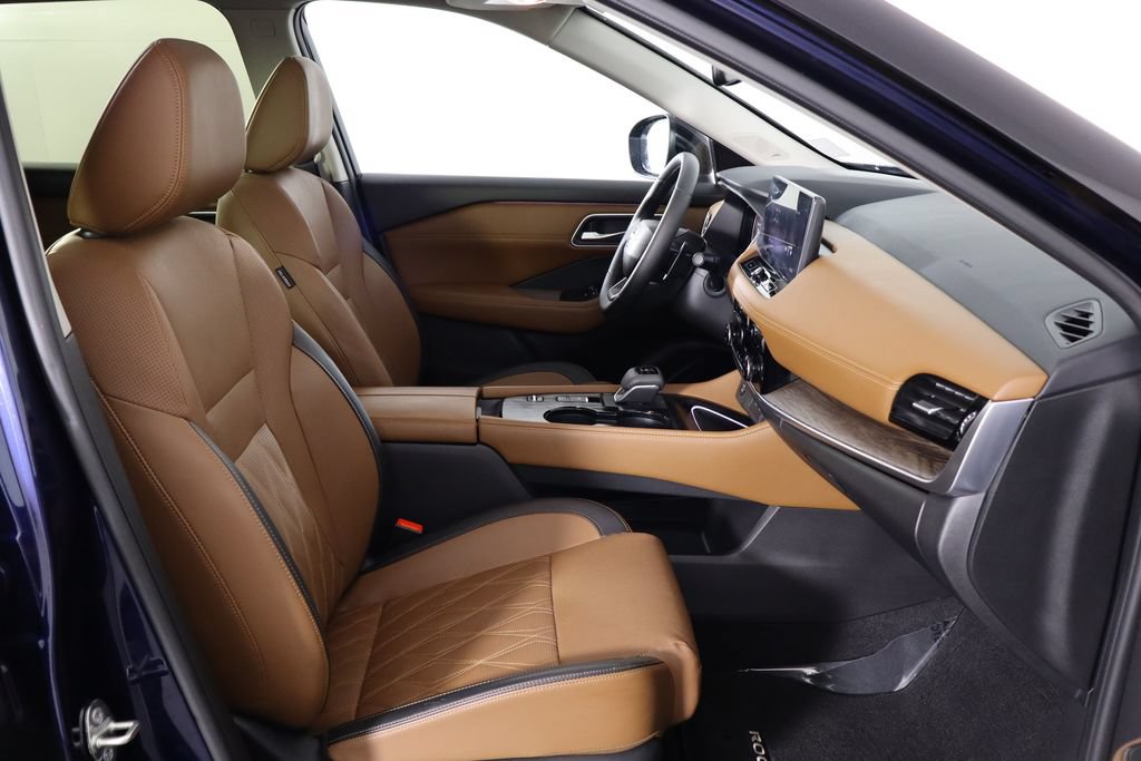 Used 2025 Nissan Rogue Platinum FWD image 18