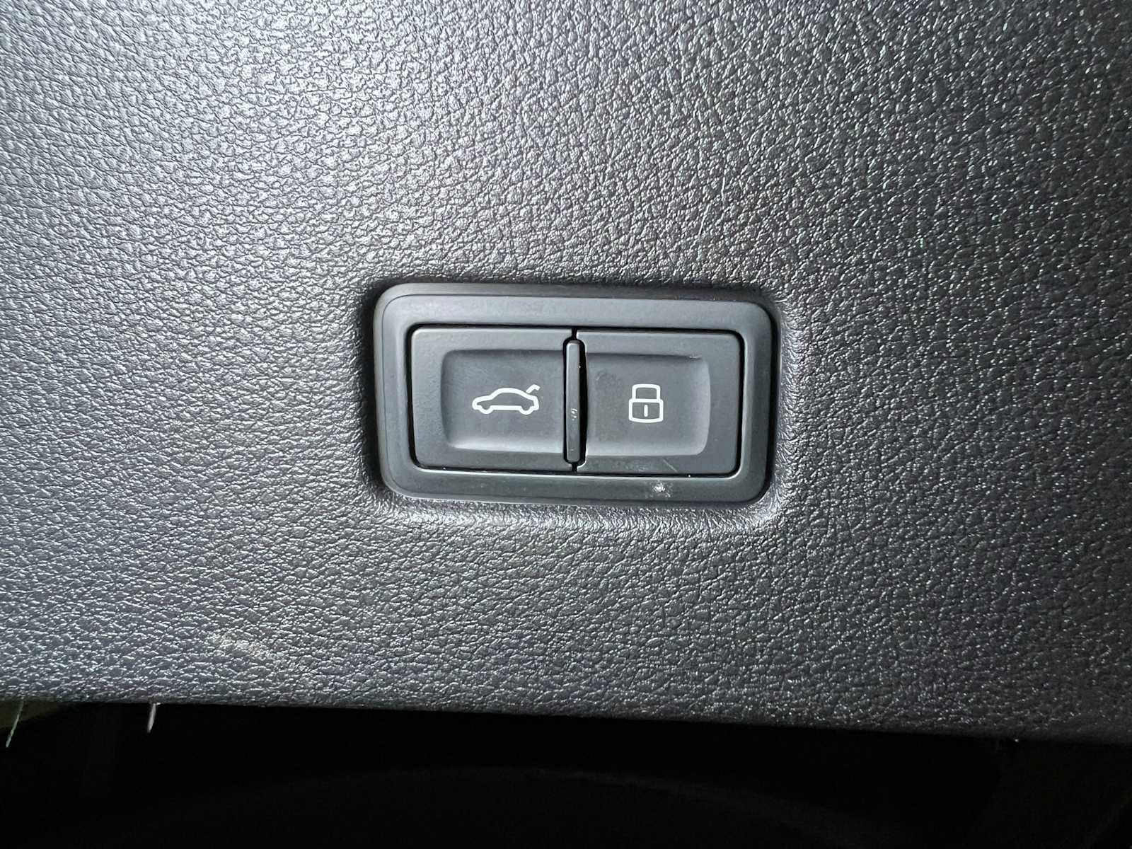 Used 2022 Audi Q8 Premium Plus w/ Premium Plus Package image 55