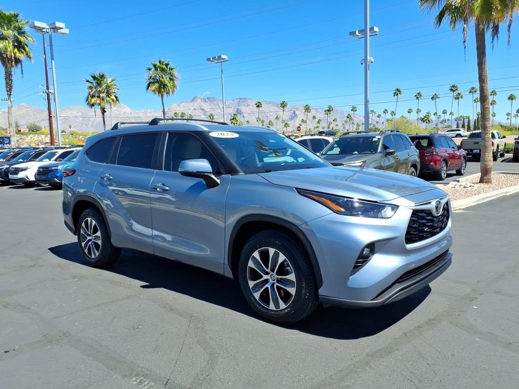 Used 2023 Toyota Highlander XLE image 32