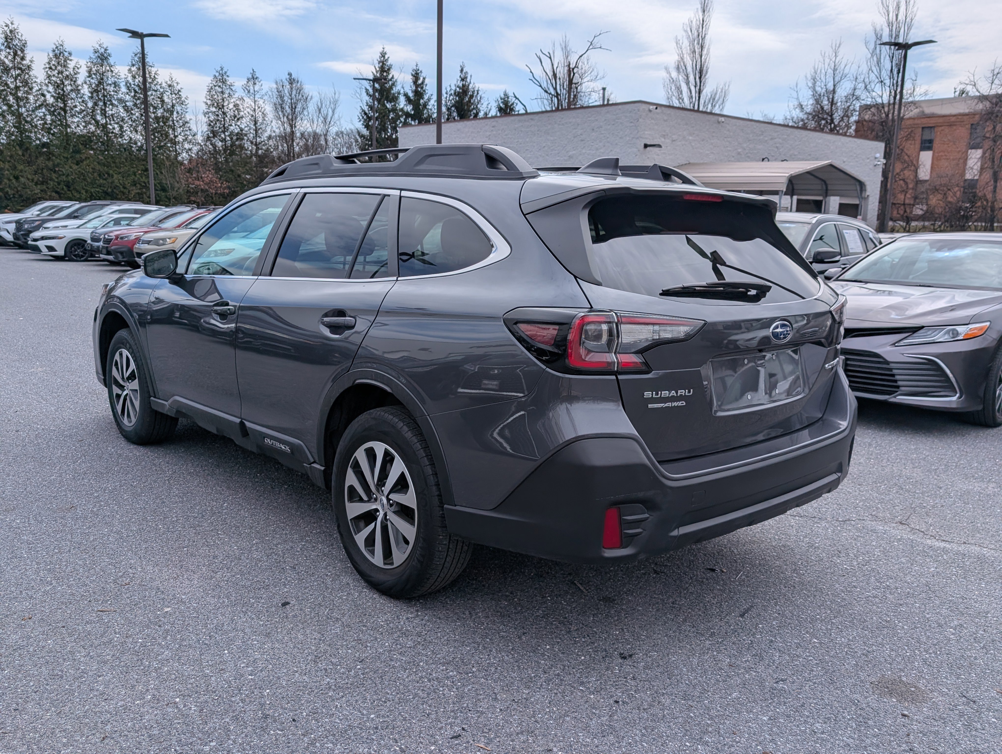 Used 2022 Subaru Outback Premium image 3