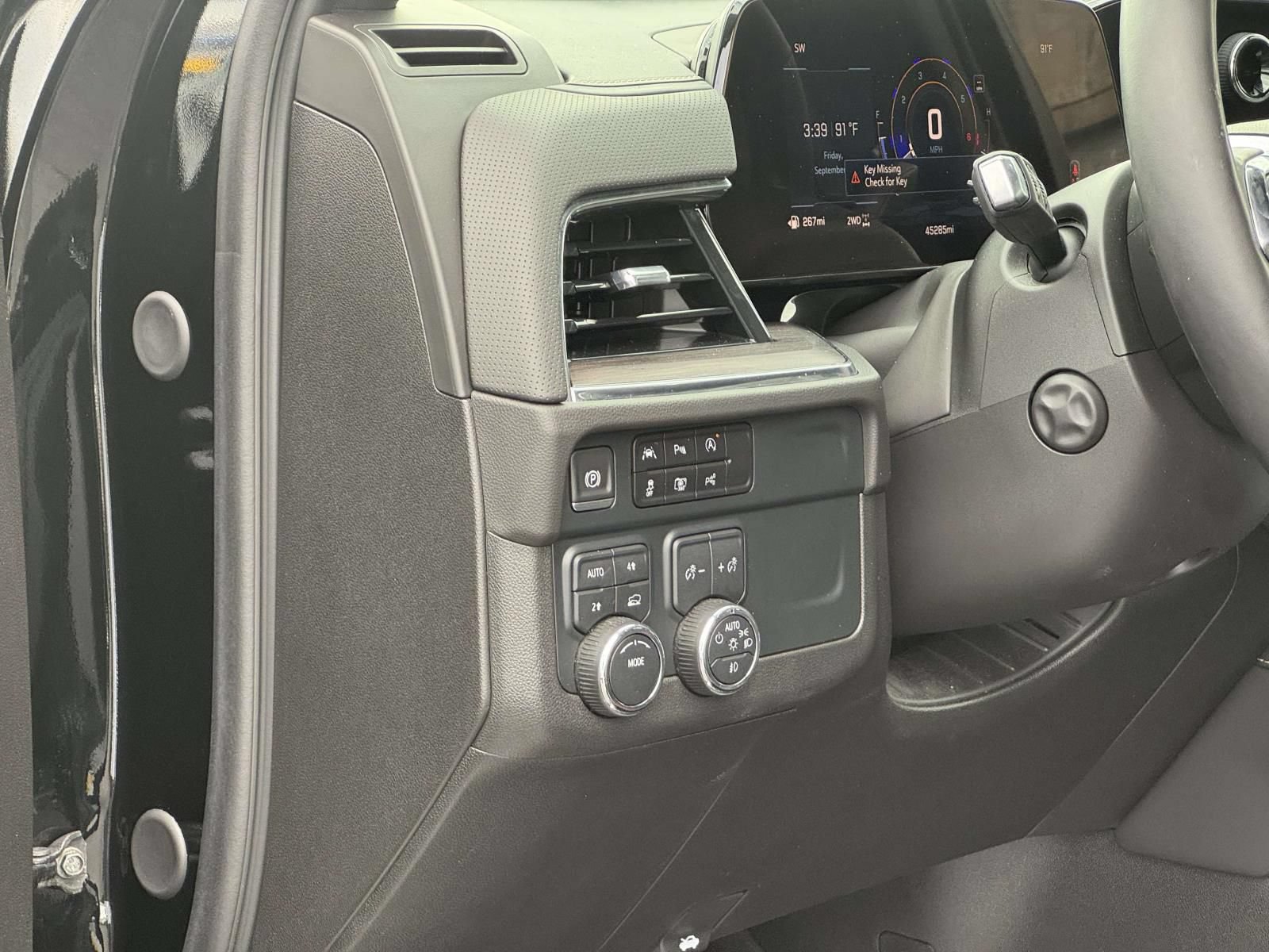 Used 2025 Chevrolet Suburban Premier AWD/4WD image 12