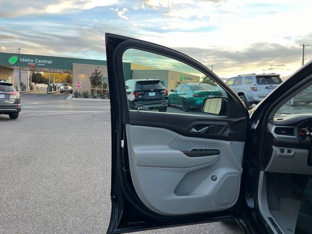 Used 2023 GMC Acadia SLT image 25