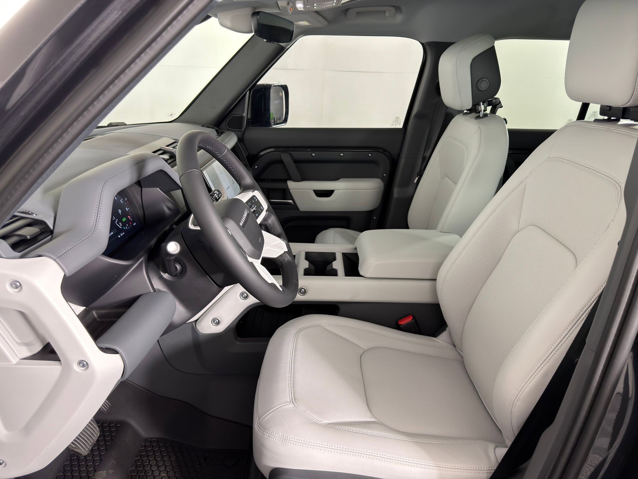 New 2026 Land Rover Defender 110 X-Dynamic SE image 4