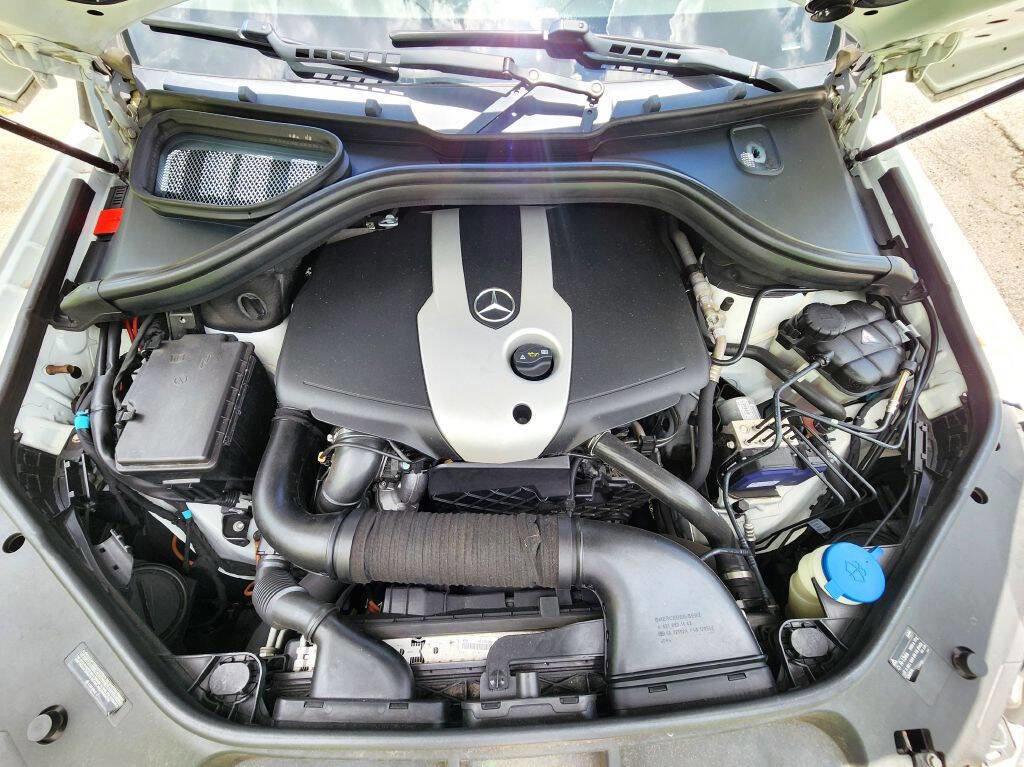 Used 2015 Mercedes-Benz ML 250 BlueTEC 4MATIC image 24