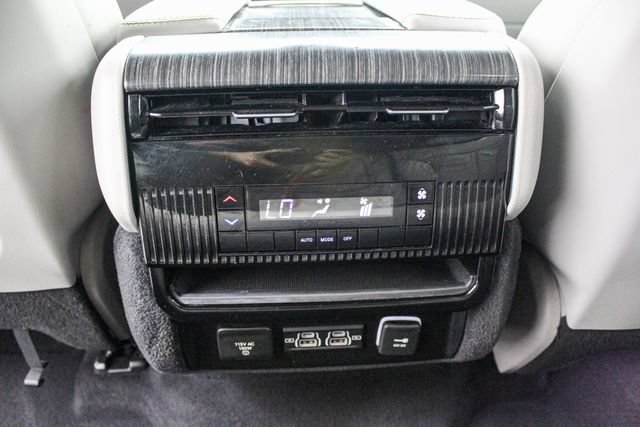 Used 2024 Jeep Wagoneer L Series II RWD image 27