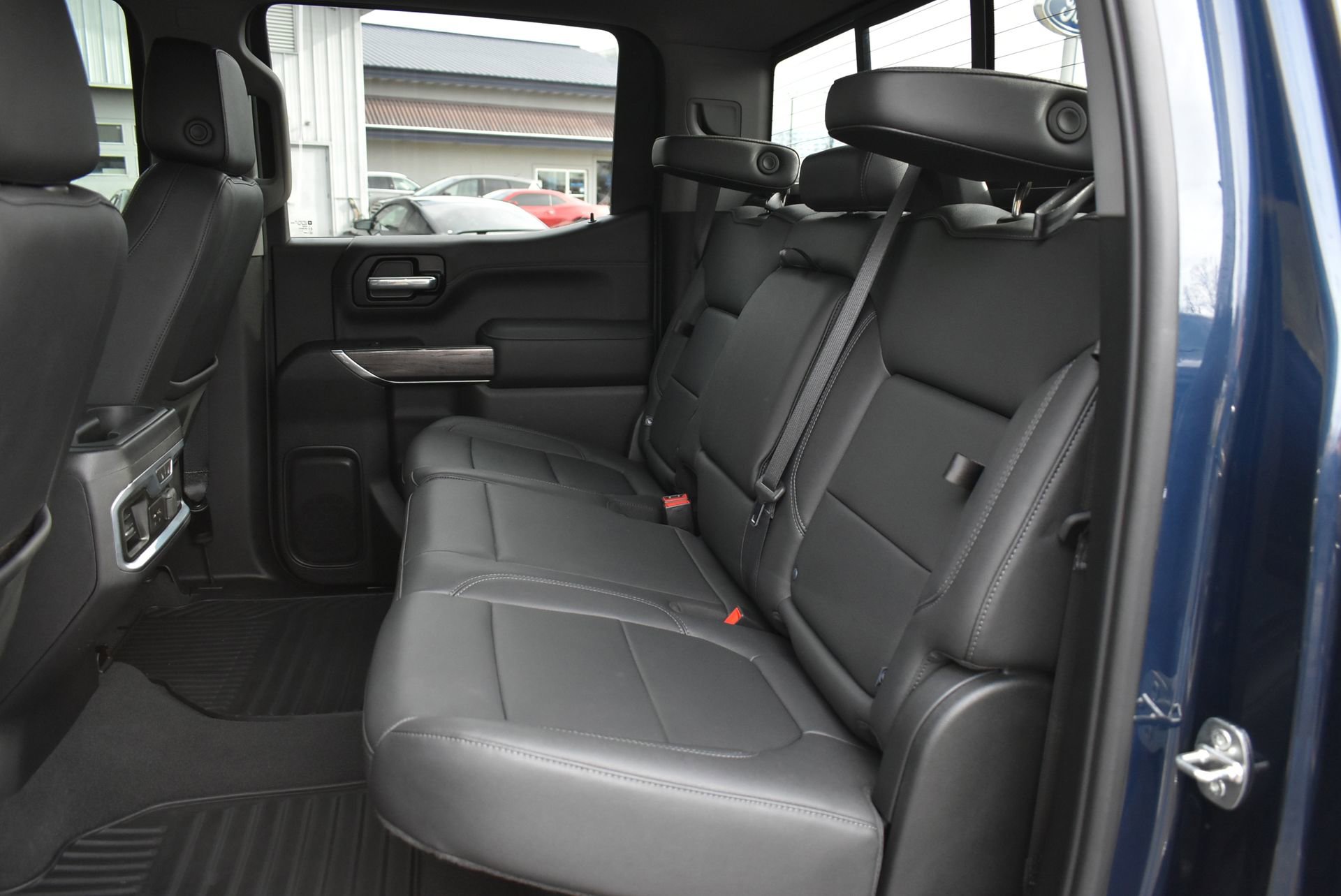 Used 2021 Chevrolet Silverado 1500 LTZ w/ LTZ Premium Package image 17