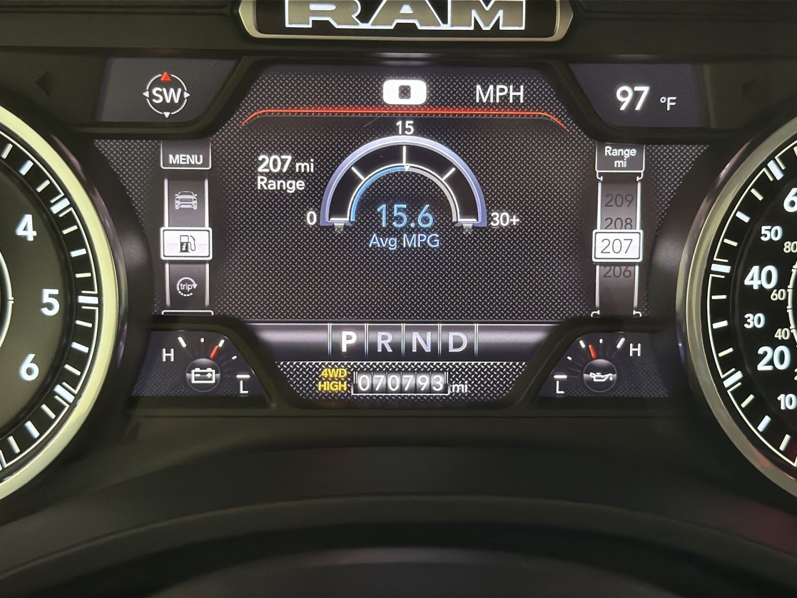 Used 2022 RAM 1500 Laramie AWD/4WD image 17