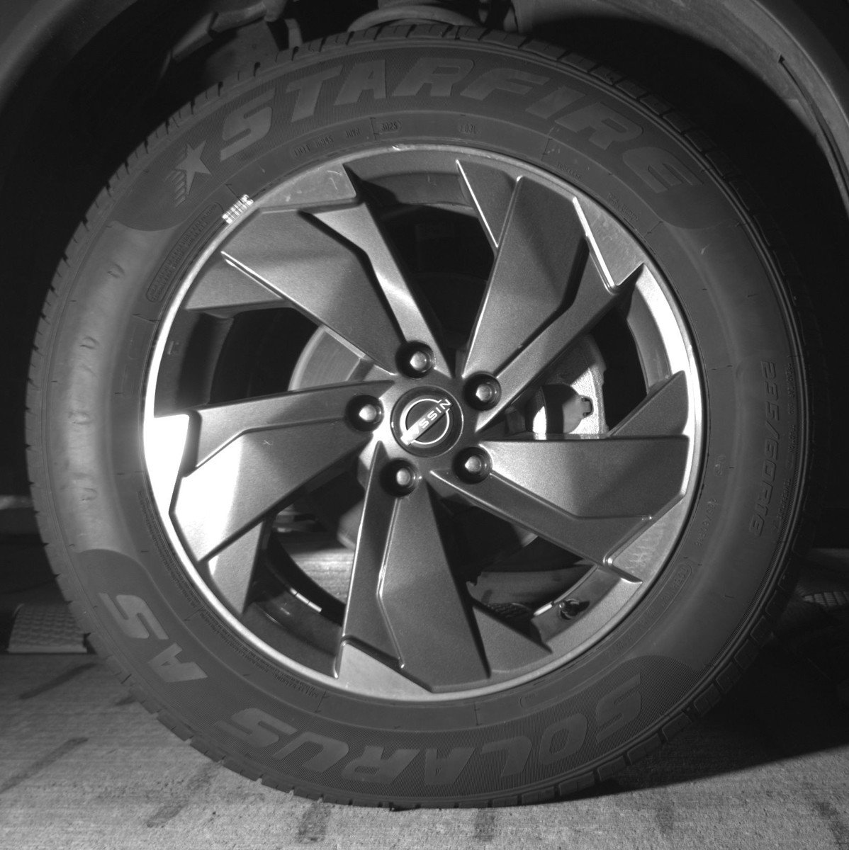 Used 2025 Nissan Rogue SV image 13