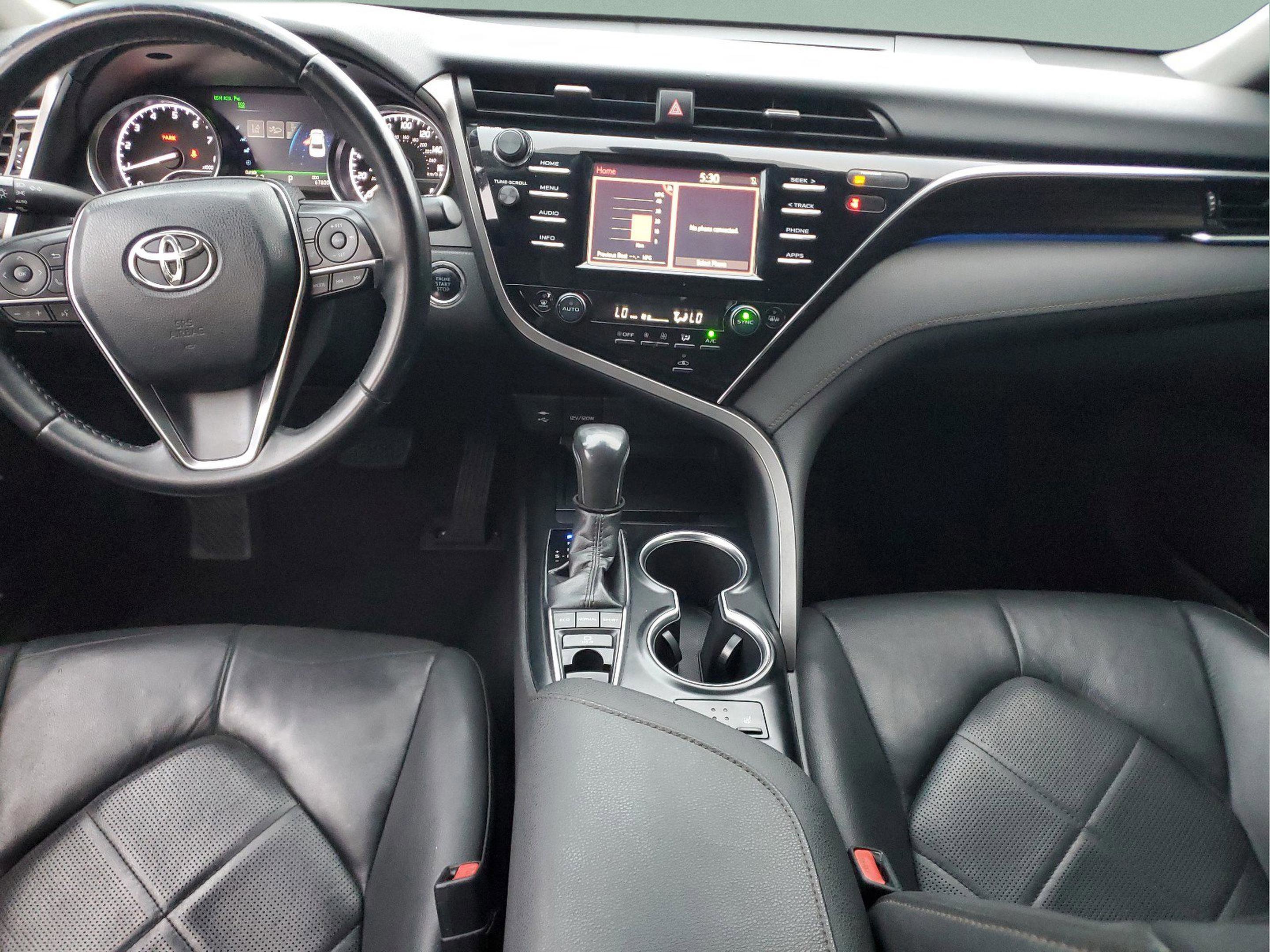 Used 2018 Toyota Camry XLE image 13