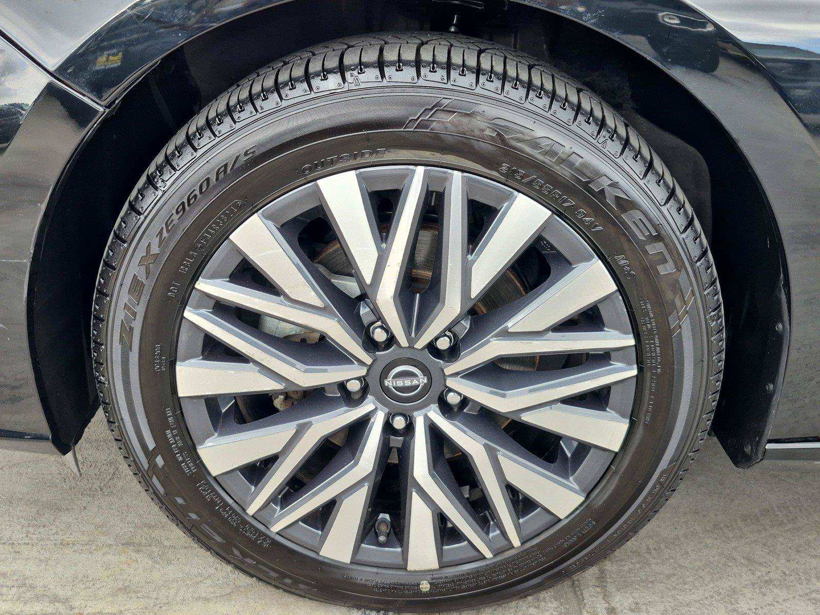 Used 2025 Nissan Altima 2.5 SV FWD image 15