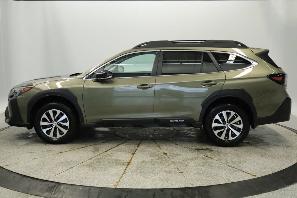 Used 2025 Subaru Outback Premium AWD/4WD image 2