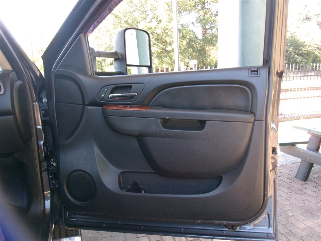 Used 2011 Chevrolet Silverado 2500 LTZ w/ LTZ Plus Package AWD/4WD image 19