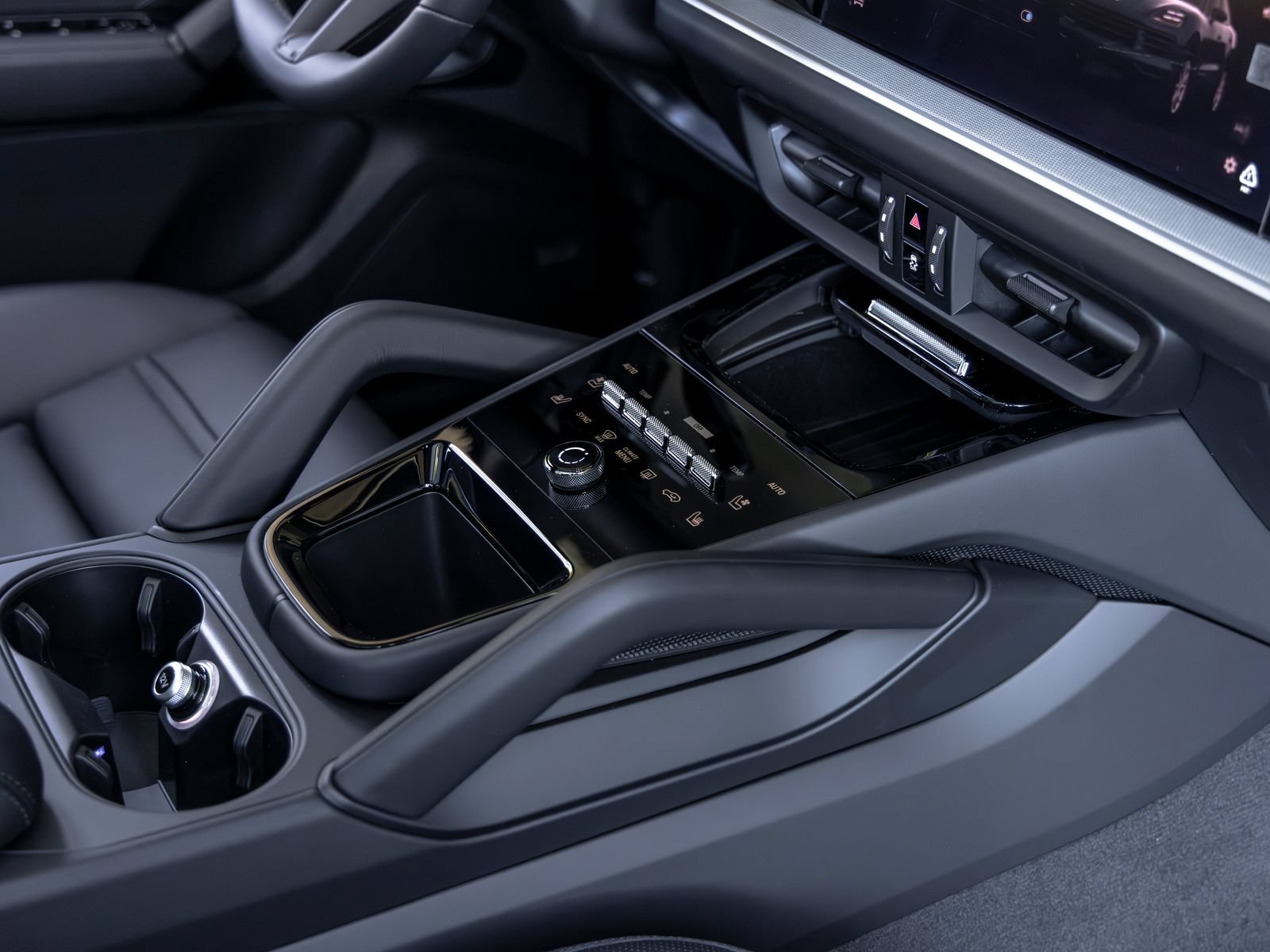 New 2026 Porsche Cayenne Coupe AWD/4WD image 54