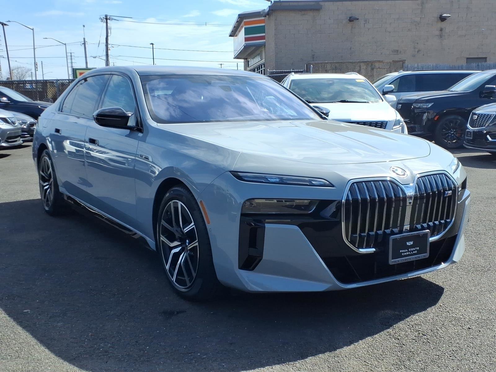 Used 2024 BMW i7 M70 w/ Executive Package image 3