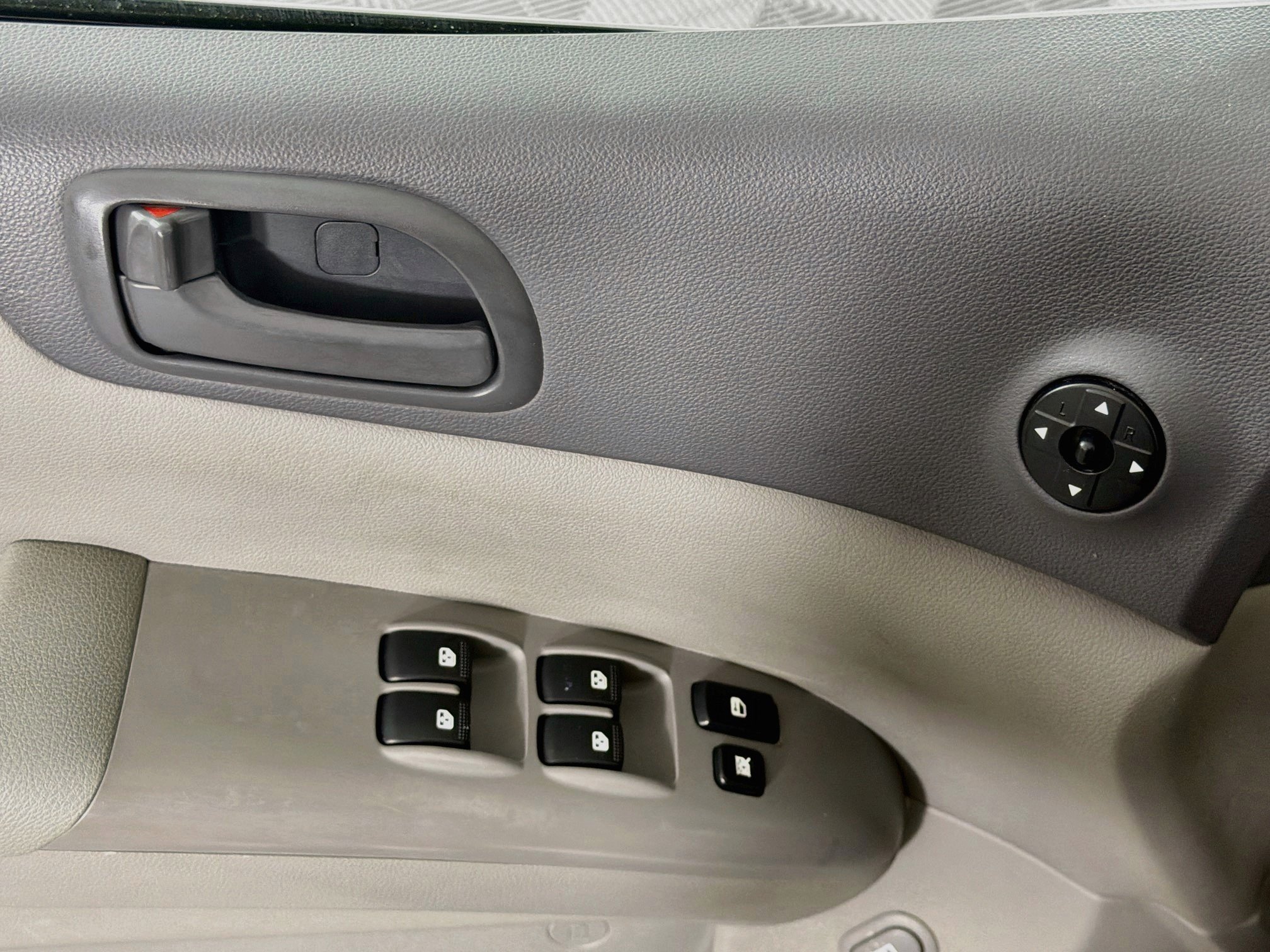 Used 2012 Kia Sedona LX w/ PWR Pkg FWD image 15