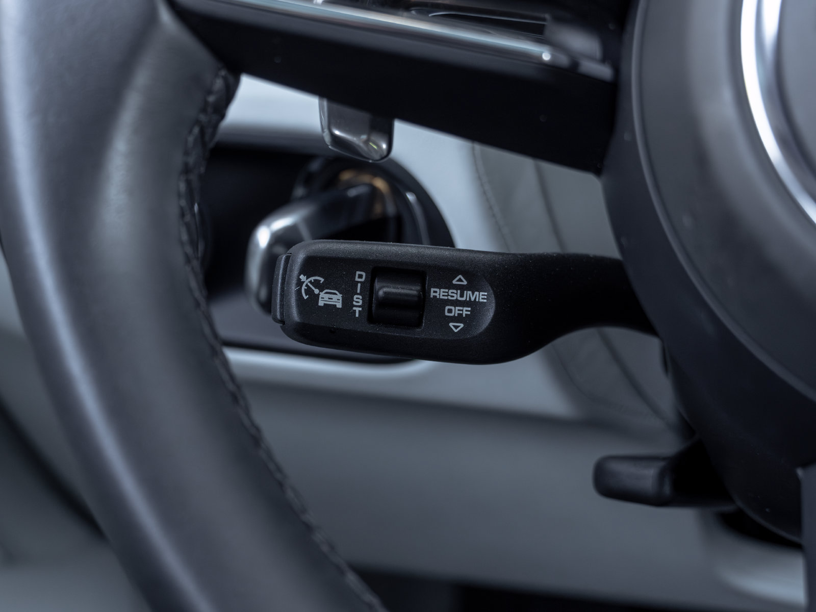 Certified 2025 Porsche Macan AWD/4WD image 31