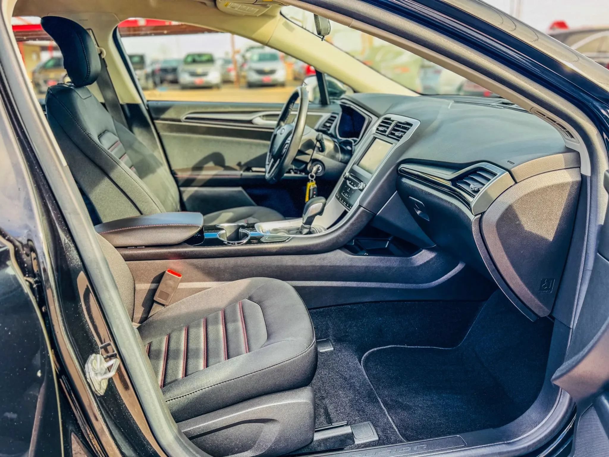 Used 2014 Ford Fusion SE FWD image 13