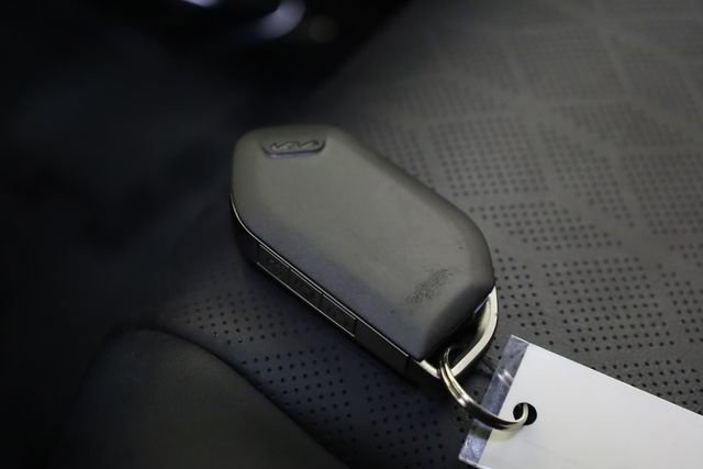 Used 2025 Kia Carnival FWD image 38