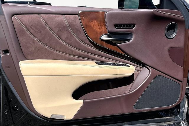 Used 2018 Lexus LS 500 w/ Accessory Package (Z2) image 17