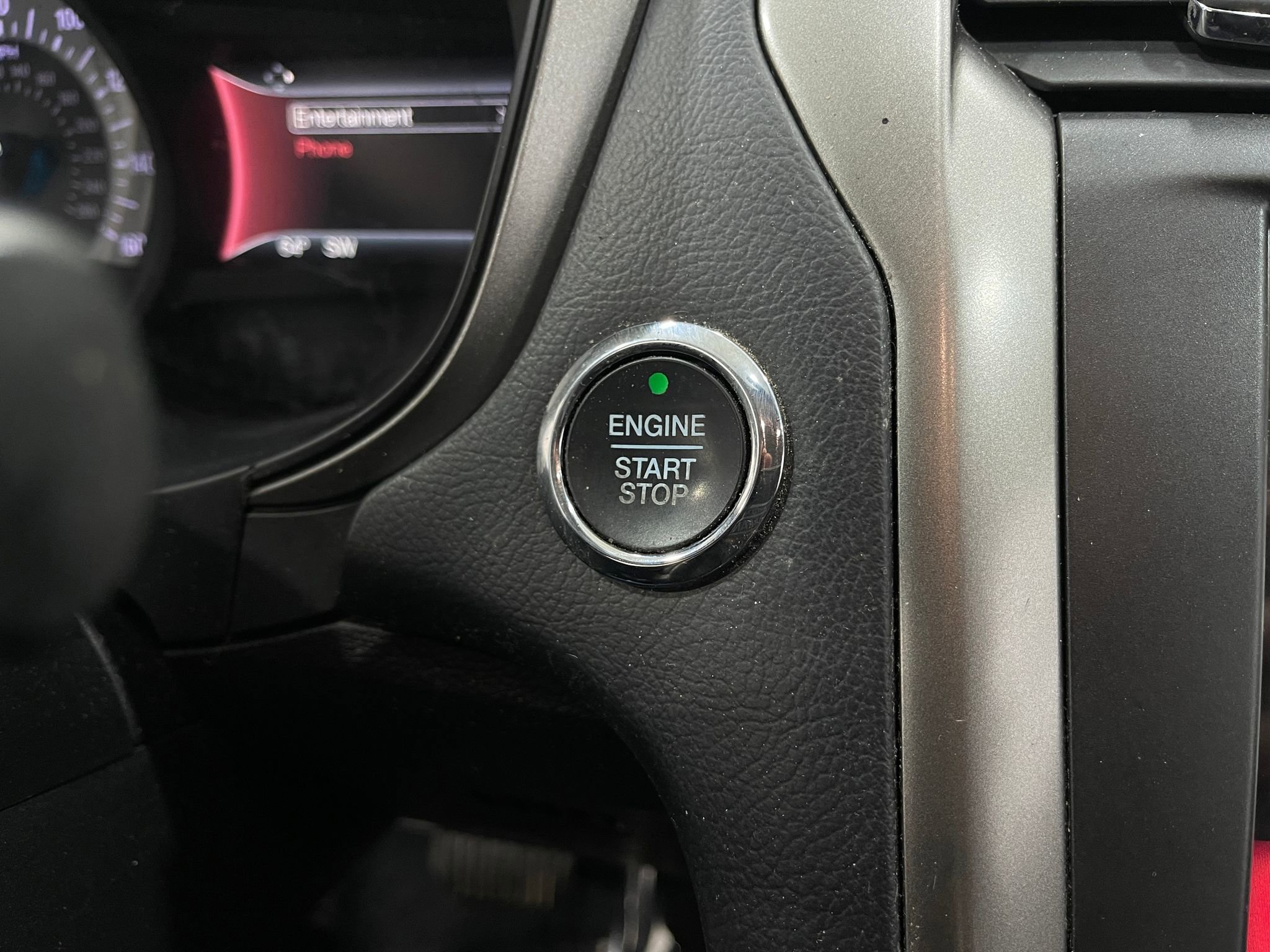 Used 2018 Ford Fusion SE w/ Fusion SE Technology Package image 19