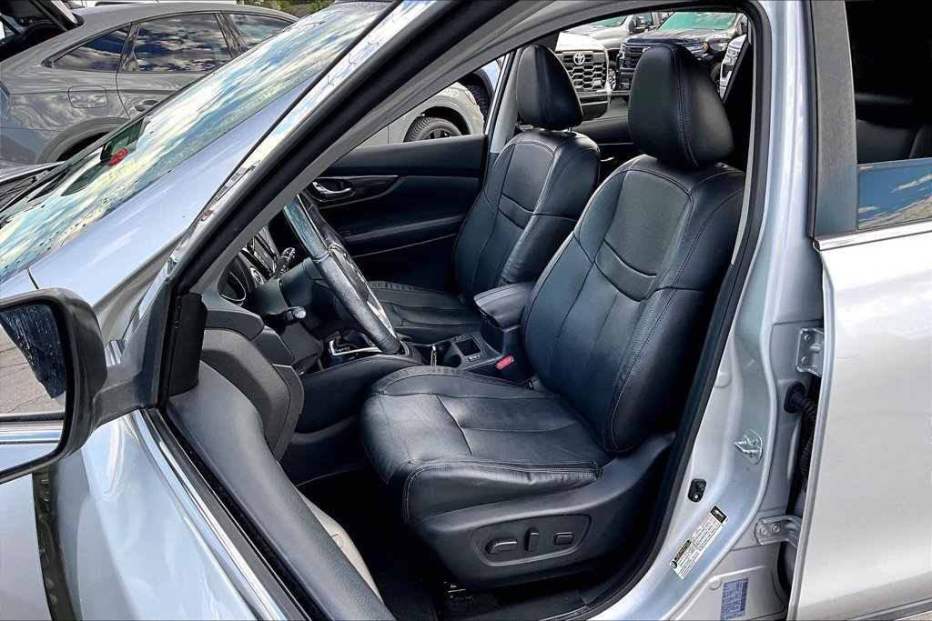 Used 2017 Nissan Rogue SL w/ SL Premium Package FWD image 6