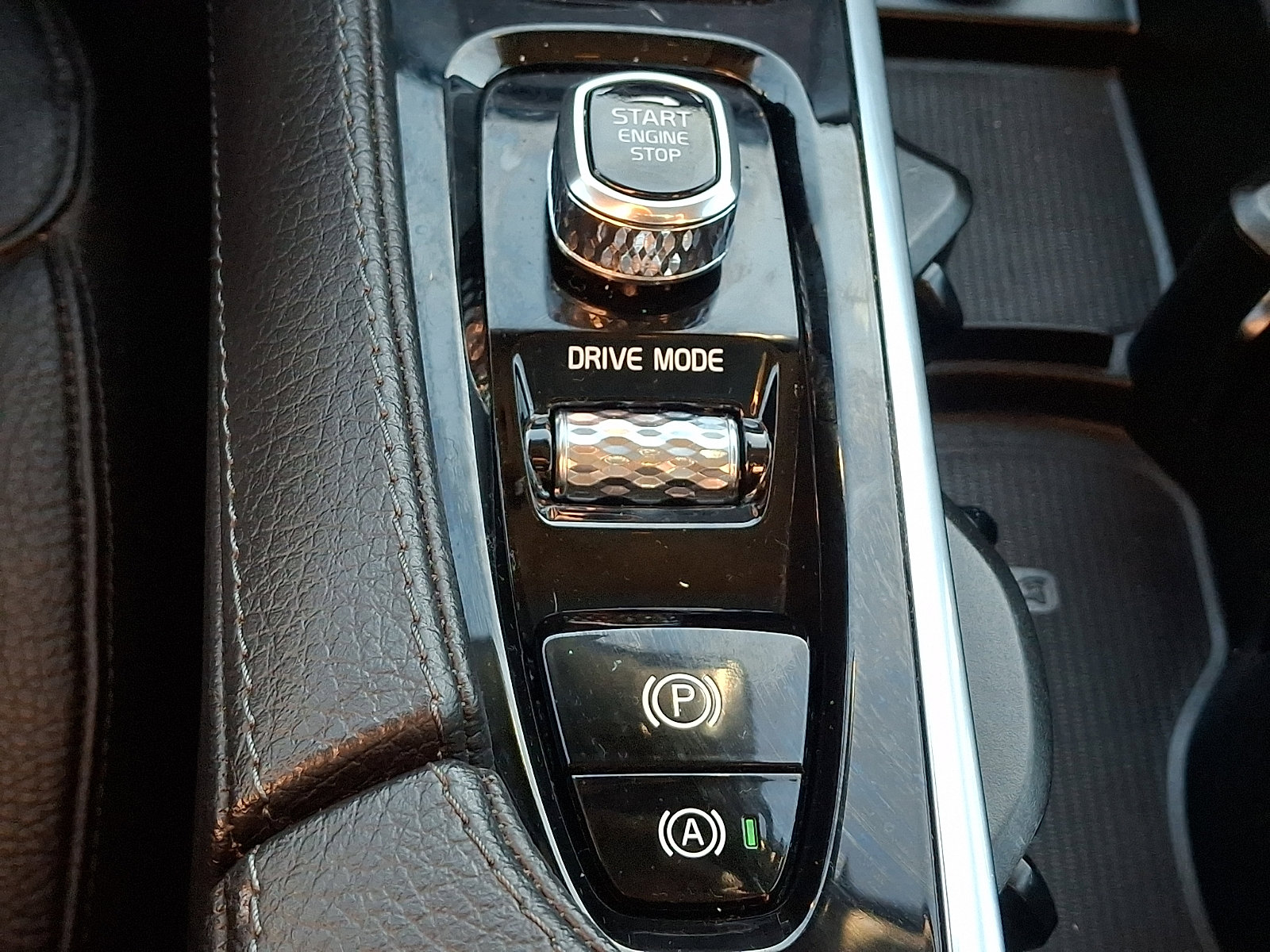 Used 2020 Volvo XC90 T6 Momentum w/ Protection Package Premier image 26