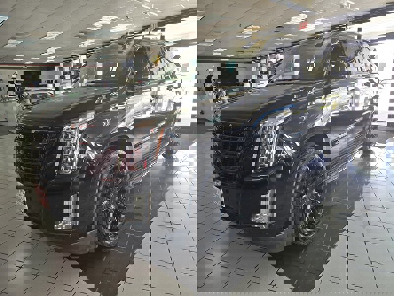 Used 2016 Cadillac Escalade ESV Luxury image 1