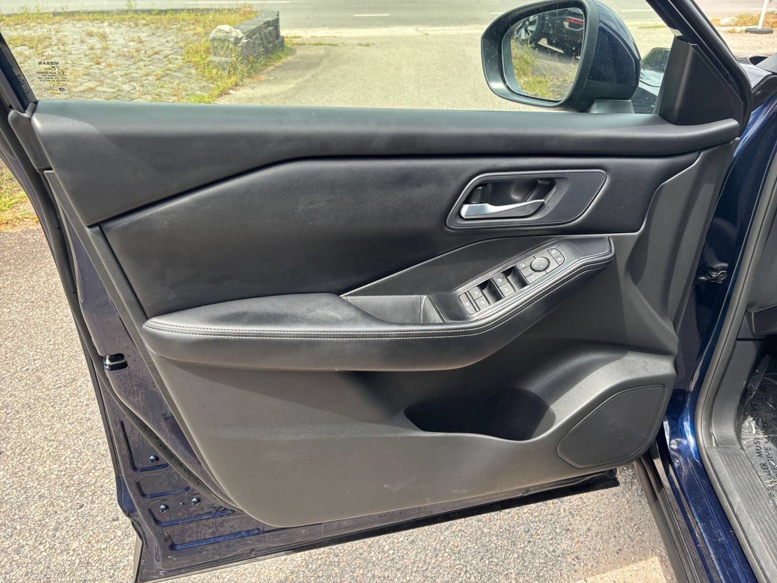 Used 2025 Nissan Rogue SV FWD image 18