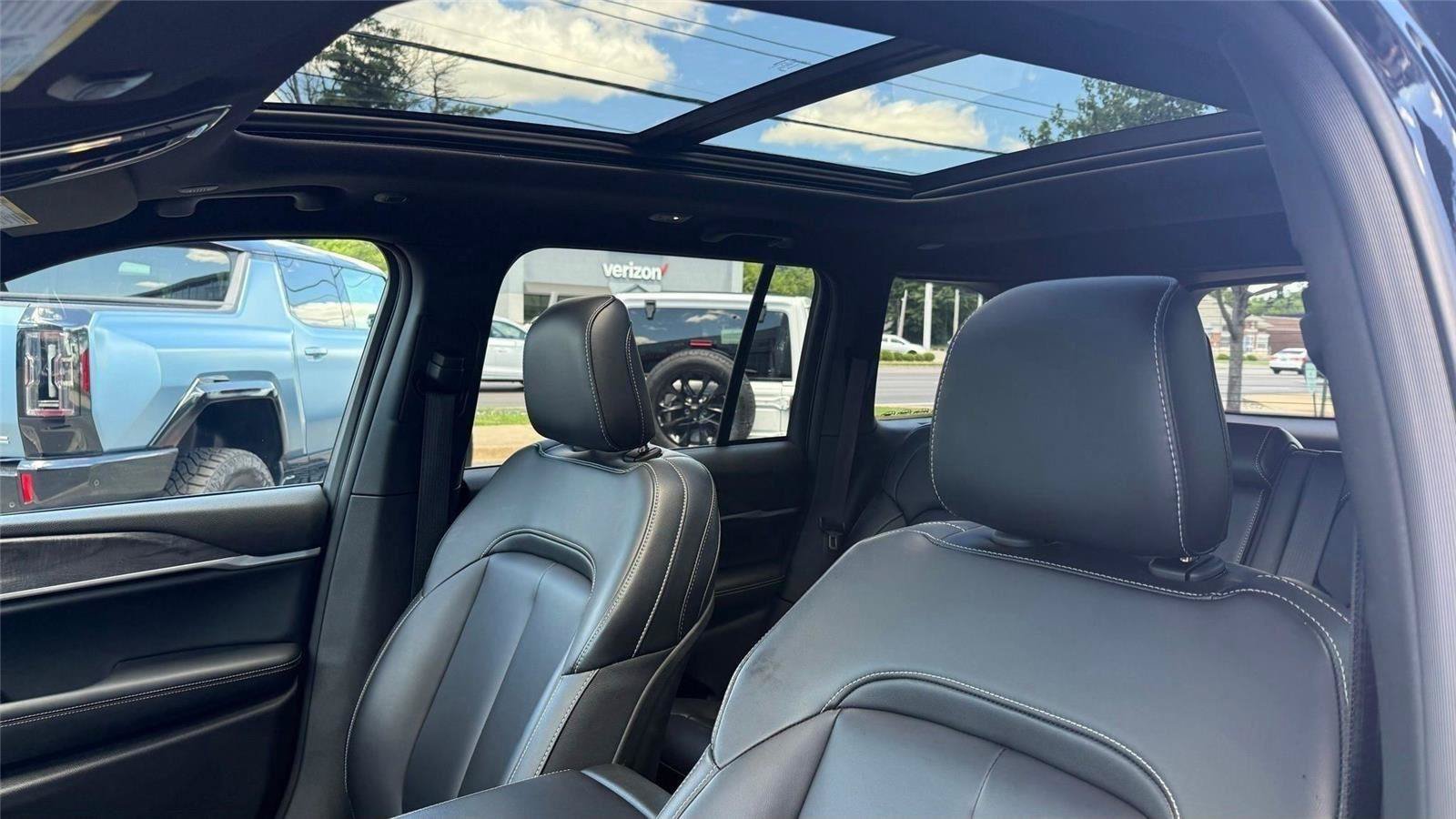 Used 2025 Jeep Grand Cherokee Limited 4xe AWD/4WD image 28