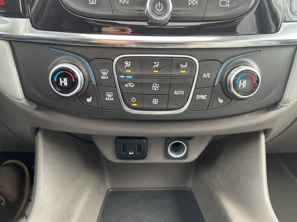 Used 2018 Chevrolet Traverse LT w/ LPO, 'HIT The Road' Package image 32